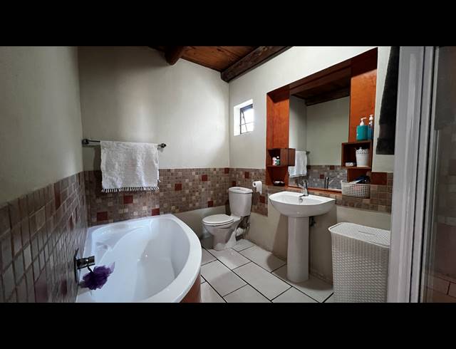 7 BEDROOM HOUSE FOR SALE IN WEST BEACH